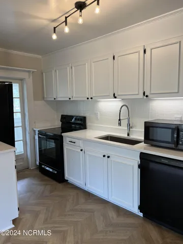 $630,000 | 145 East Vermont Avenue, Southern Pines, NC 28387