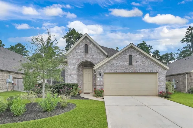 $2,595 | 124 North Cadence Hills Loop | Conroe