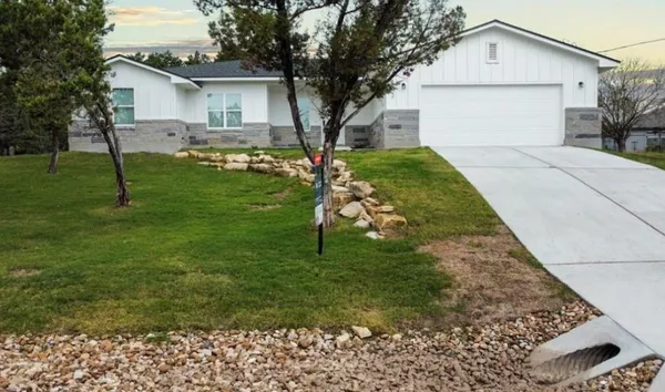 $2,250 | 5102 Moss Point, Lago Vista, TX 78645