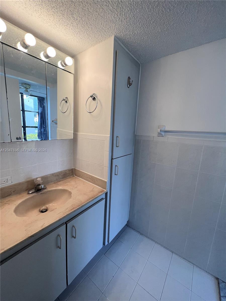 17011 North Bay Road, Unit 816 Sunny Isles Beach, FL 33160 - Photo 13 of 19