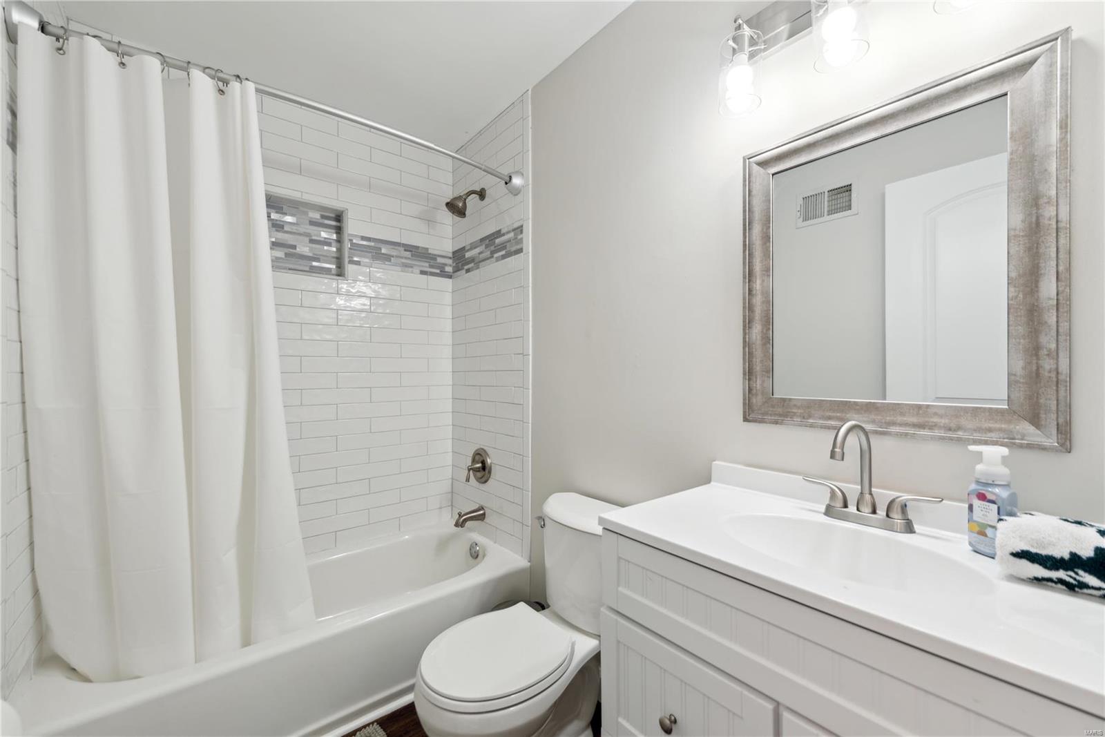 861 Forest Village Drive Ballwin, MO 63021 - Photo 13 of 21