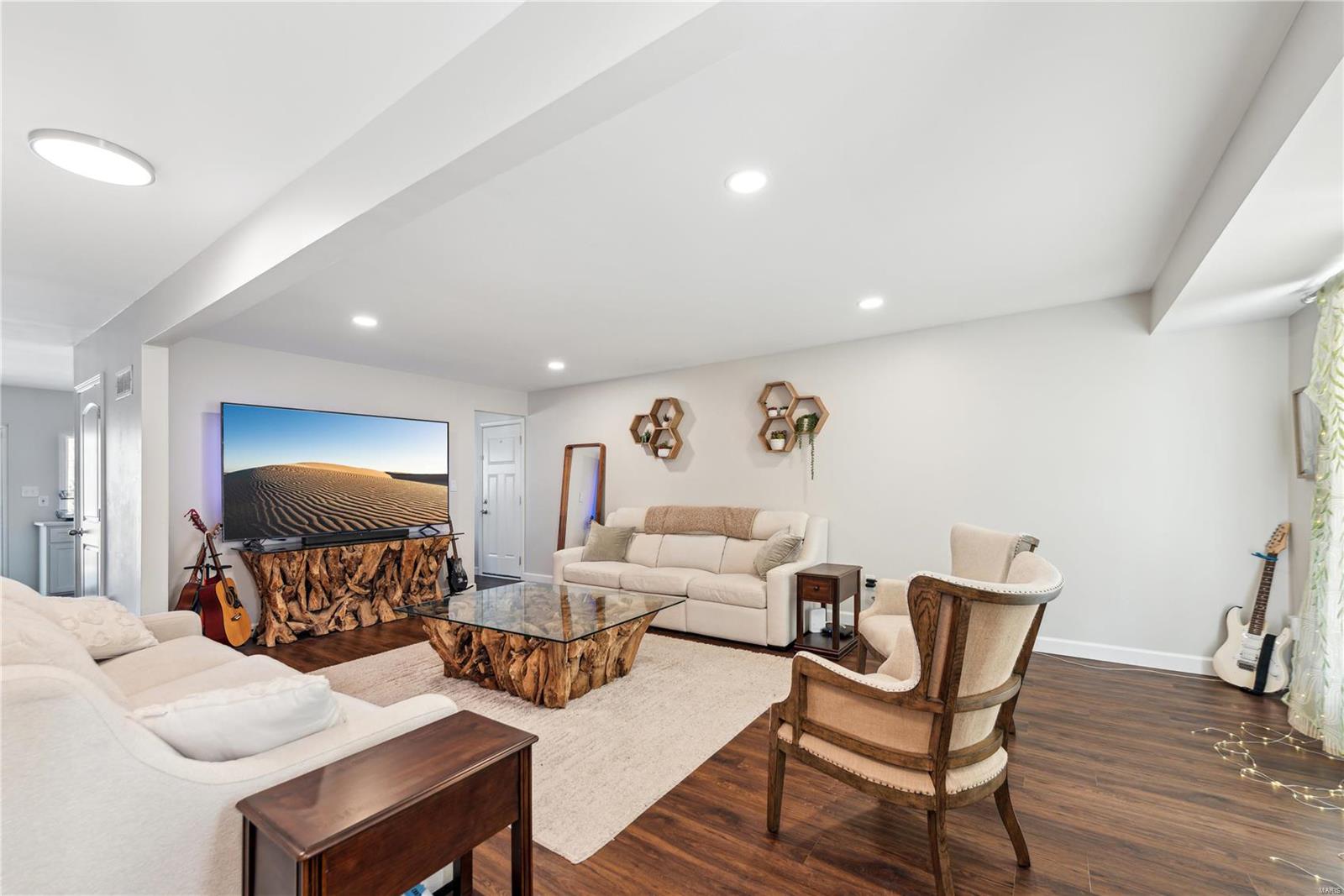 861 Forest Village Drive Ballwin, MO 63021 - Photo 2 of 21