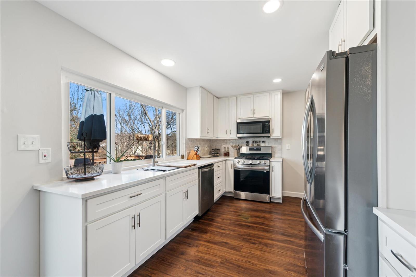 861 Forest Village Drive Ballwin, MO 63021 - Photo 4 of 21