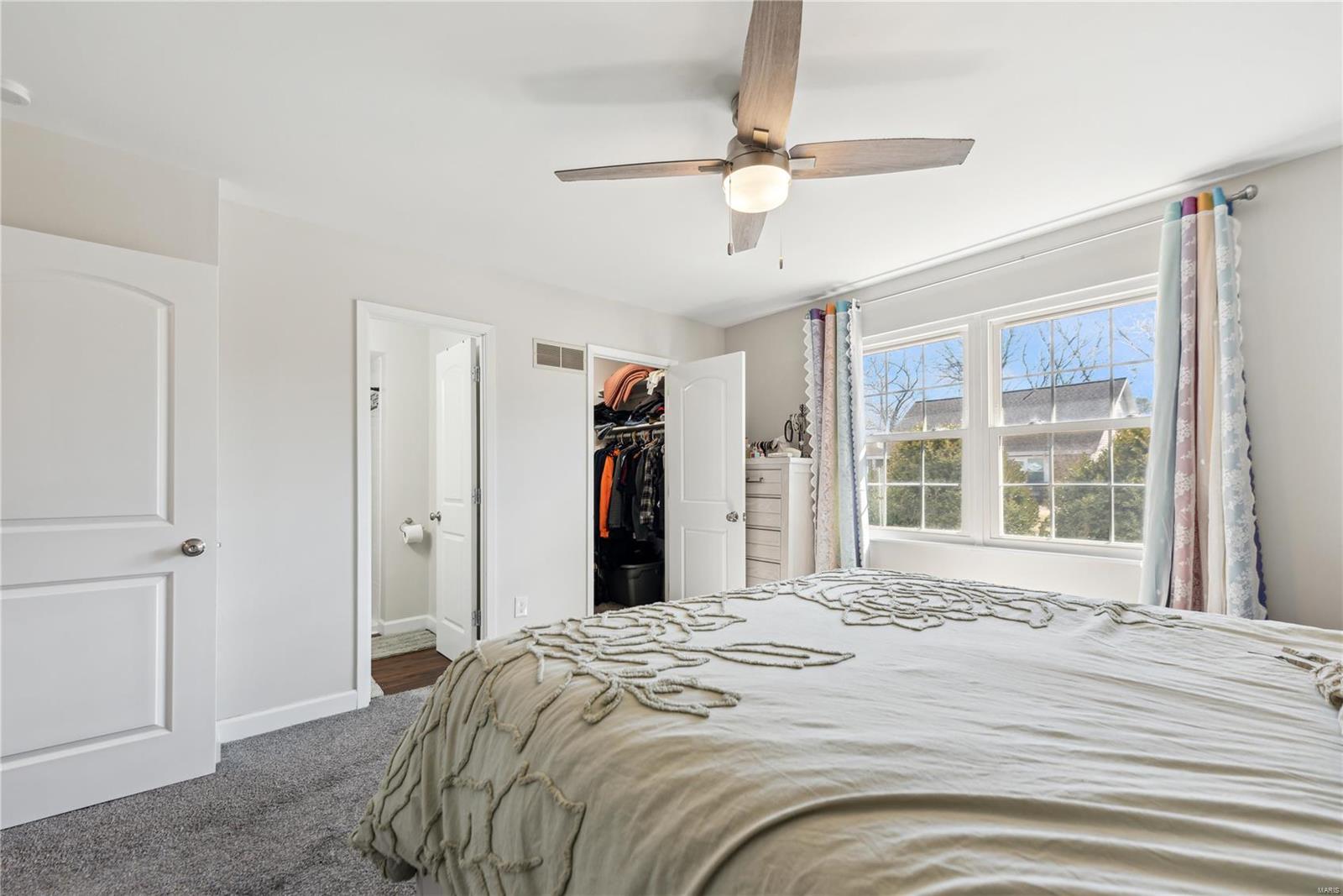 861 Forest Village Drive Ballwin, MO 63021 - Photo 9 of 21