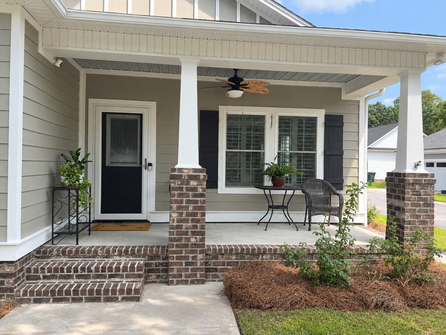 House - Front porch up close