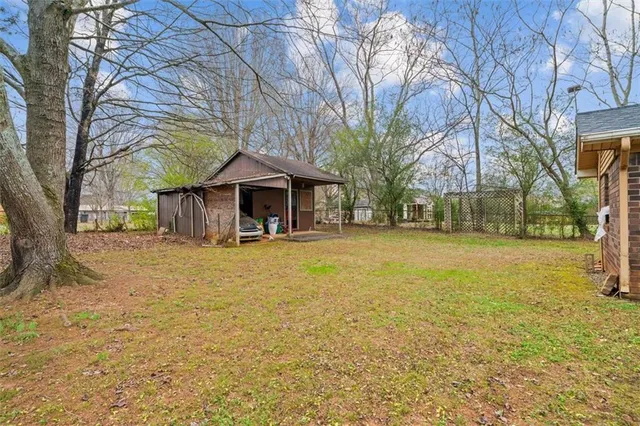 a front view of house with yard