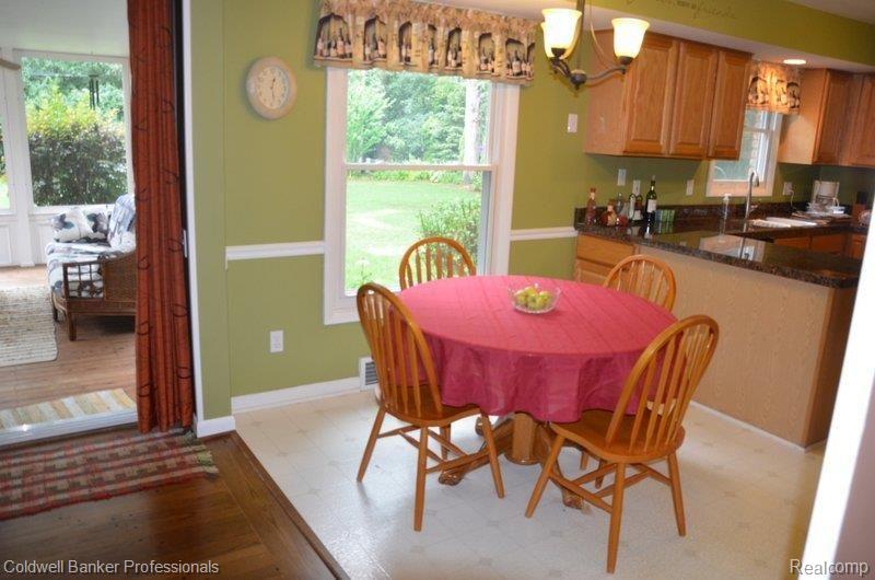 31245 Old Stage Road Franklin, MI 48025 - Photo 3 of 21 Breakfast nook area