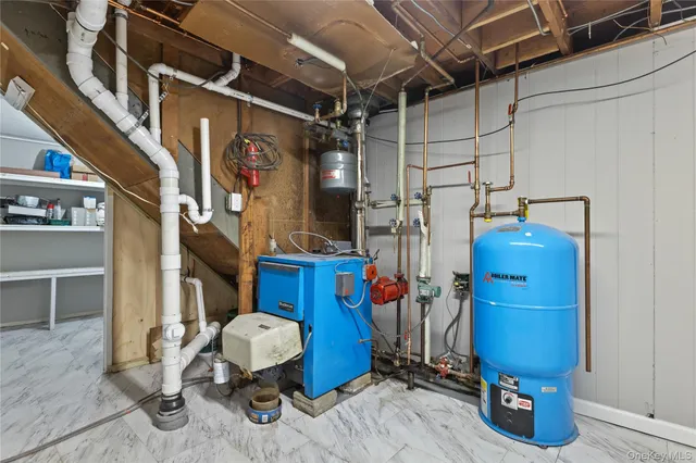 a view of room and utility room