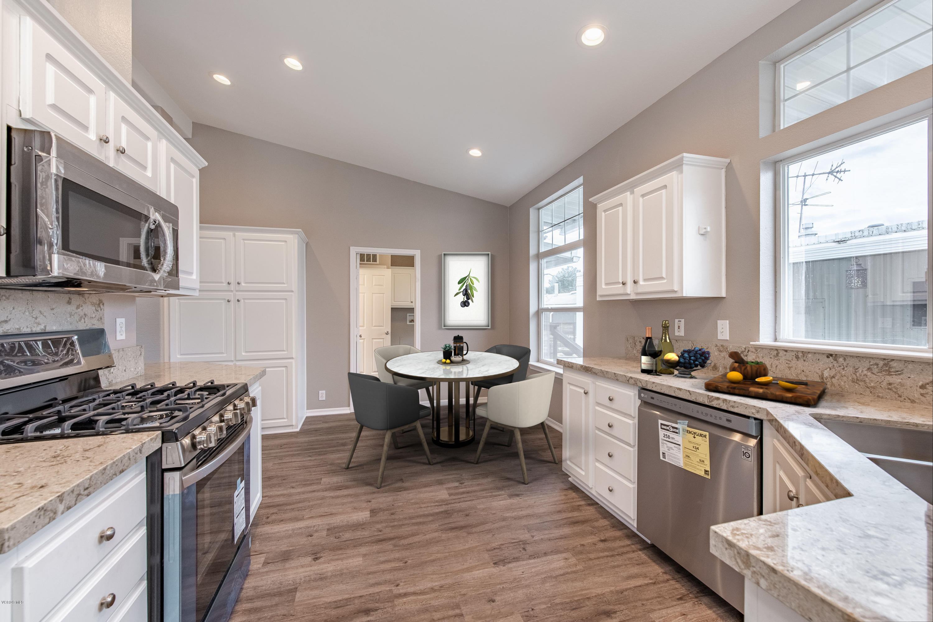 195 Tierra Rejada Road, Unit 174 Simi Valley, CA 93065 - Photo 13 of 41 Kitchen