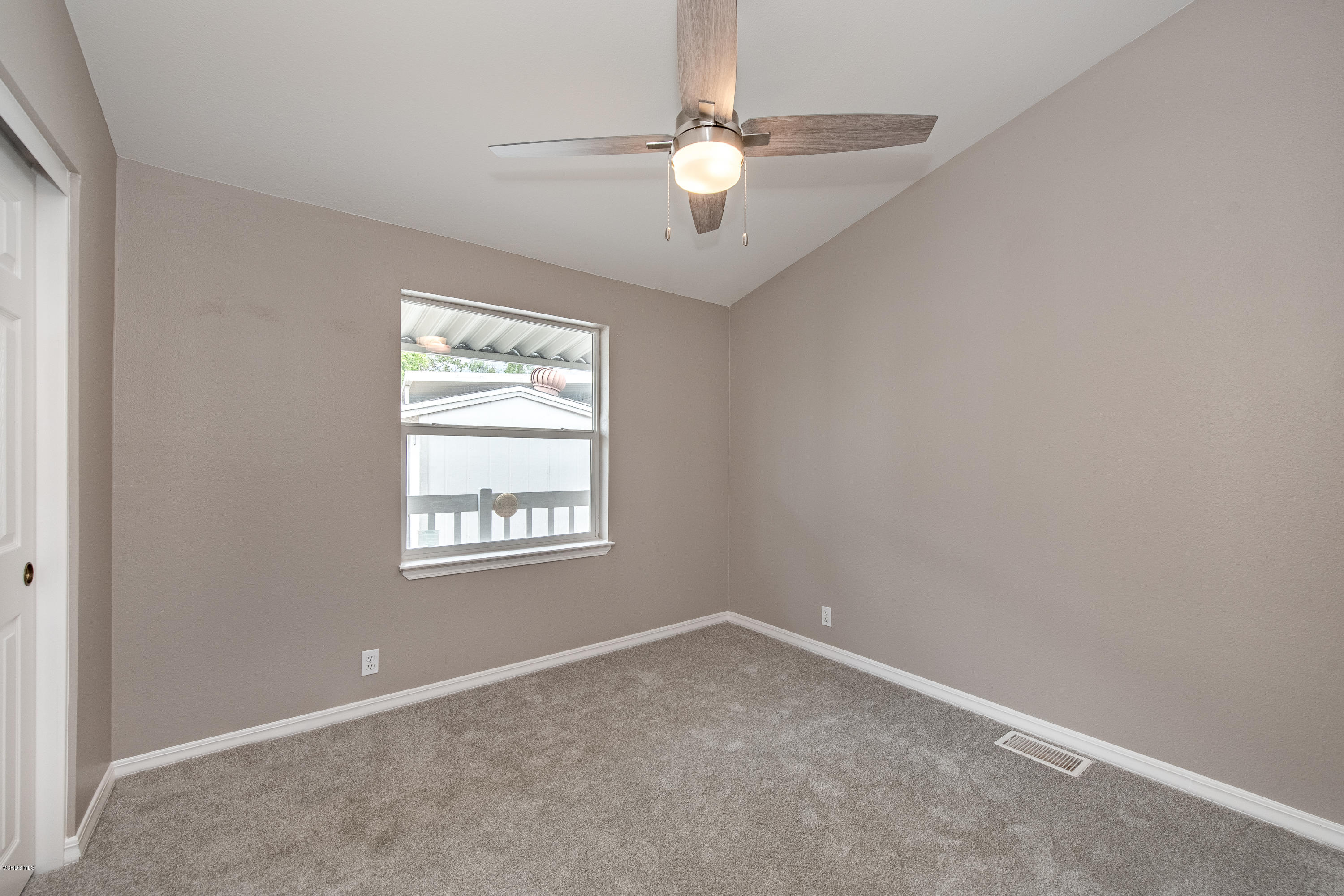 195 Tierra Rejada Road, Unit 174 Simi Valley, CA 93065 - Photo 18 of 41 Secondary Bedroom