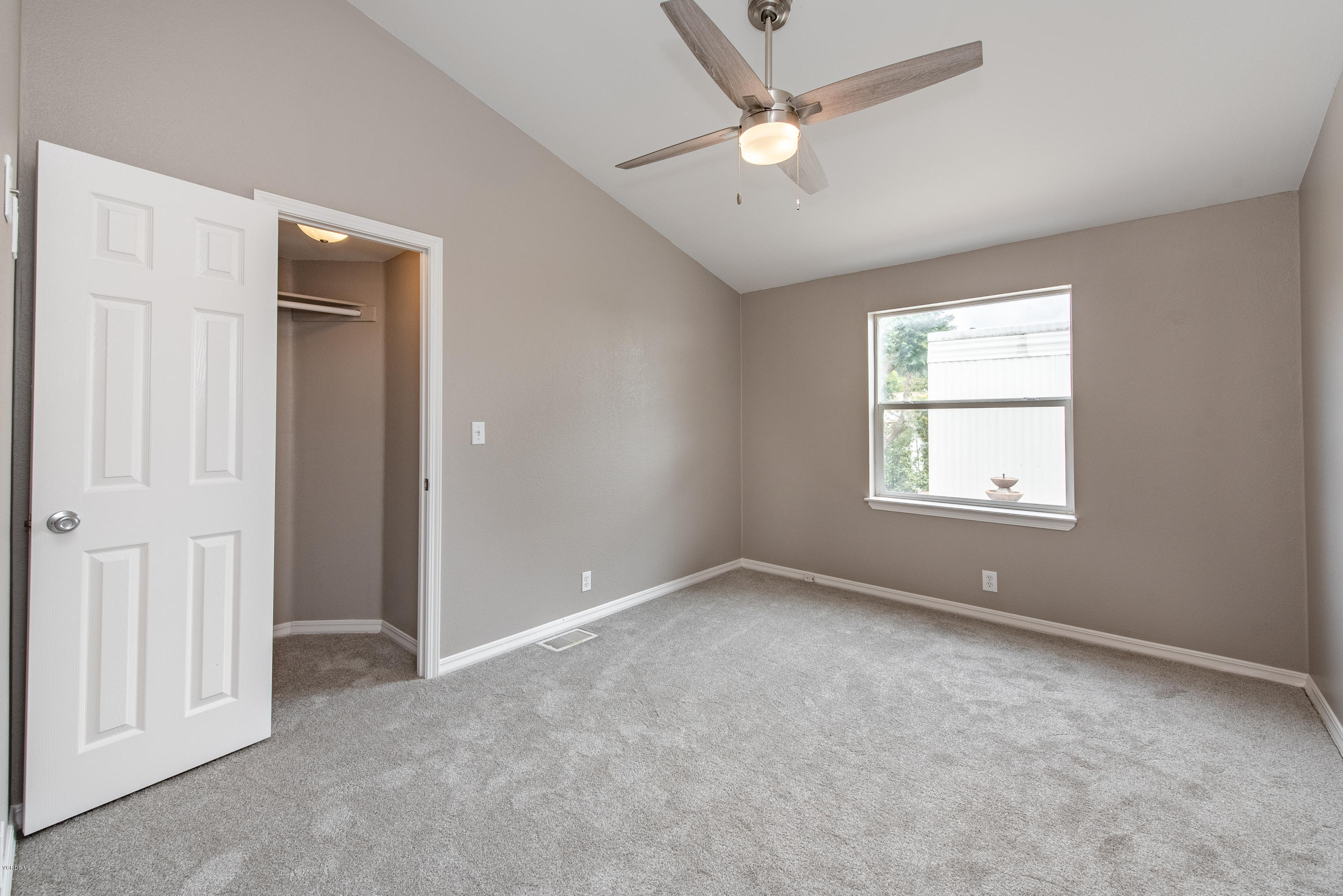 195 Tierra Rejada Road, Unit 174 Simi Valley, CA 93065 - Photo 22 of 41 Secondary Bedroom