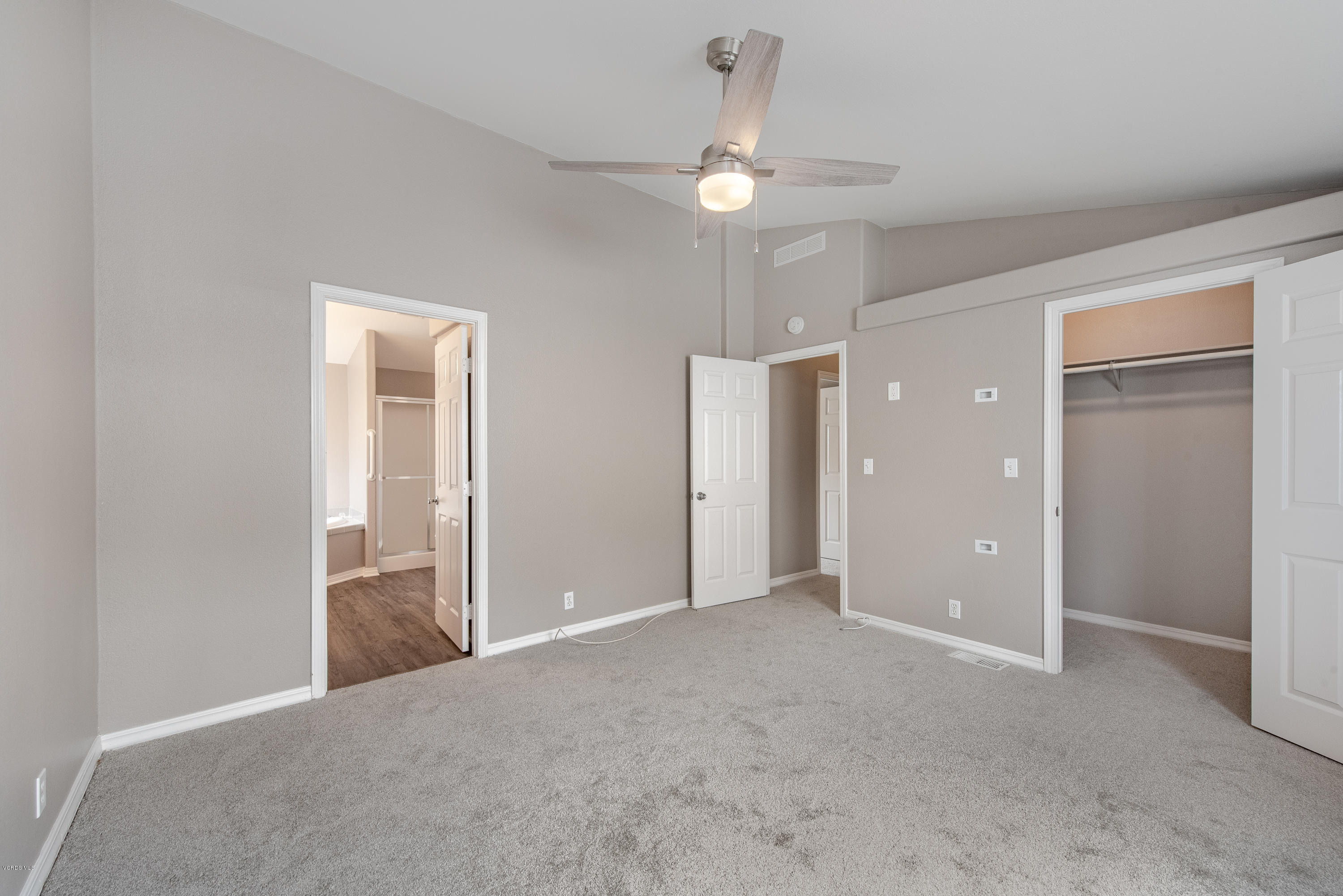 195 Tierra Rejada Road, Unit 174 Simi Valley, CA 93065 - Photo 25 of 41 Master Bedroom