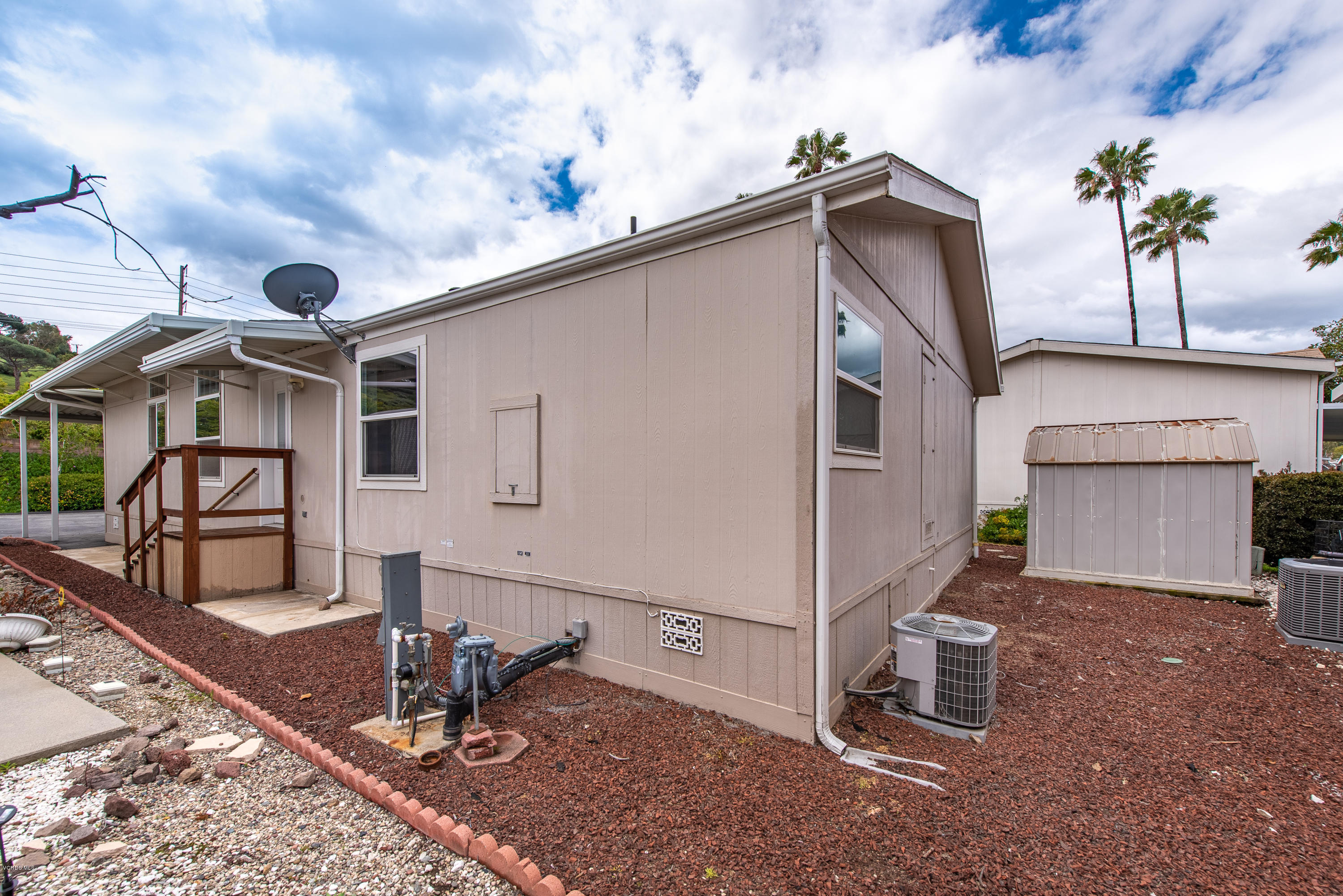 195 Tierra Rejada Road, Unit 174 Simi Valley, CA 93065 - Photo 29 of 41 Backyard