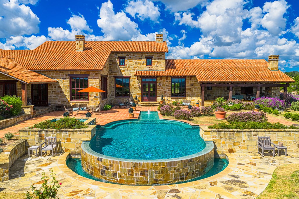 250 Hidden Hills Ranch Road East Kerrville, TX 78028 - Photo 3 of 107