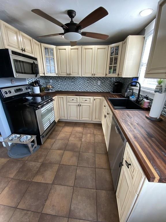 17 Manor Road Auburn, MA 01501 - Photo 3 of 17 Gallery Image 3