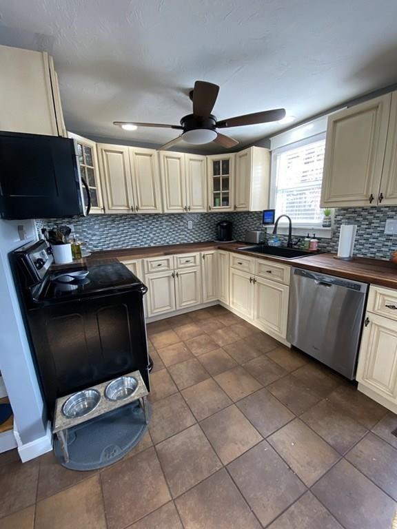 17 Manor Road Auburn, MA 01501 - Photo 4 of 17 Gallery Image 4