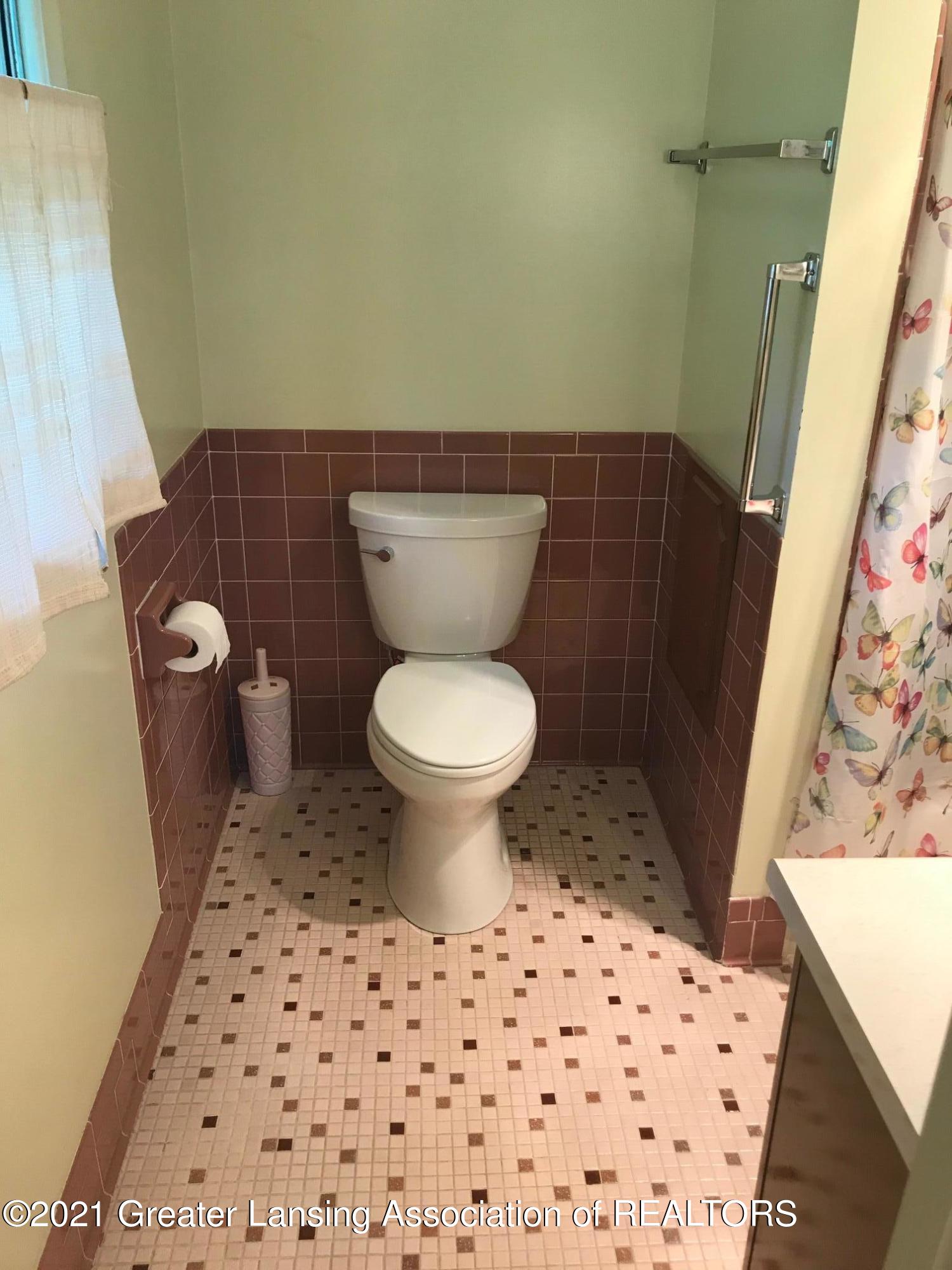 625 Snyder Road East Lansing, MI 48823 - Photo 24 of 30 Primary Bath