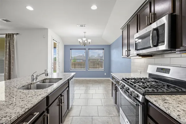 $2,050 | 6812 Donato Cove, Round Rock, TX 78665