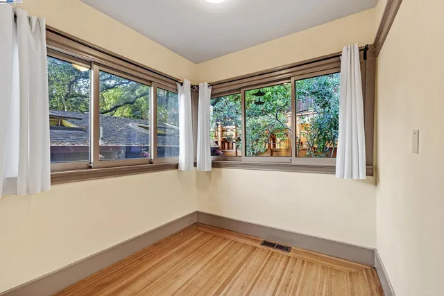 $4,150 | 1012 Elbert Street, Oakland, CA 94602