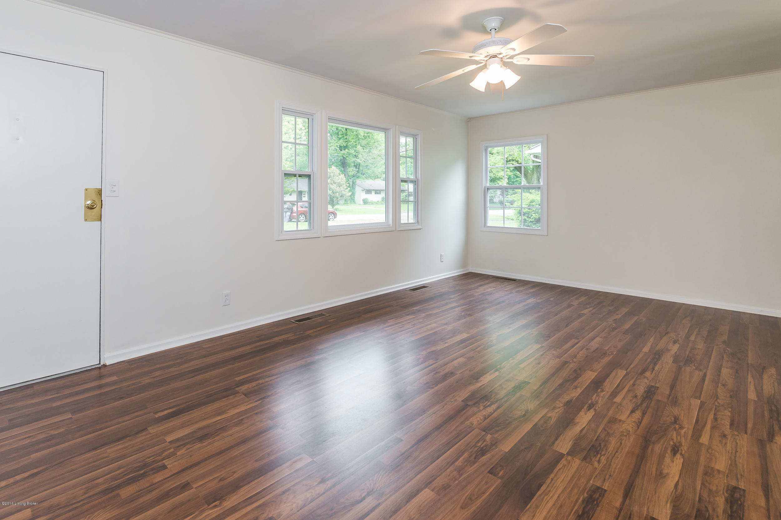 1402 Old Mill Road Lyndon, KY 40242 - Photo 5 of 21 1402 Old Mill Rd-11