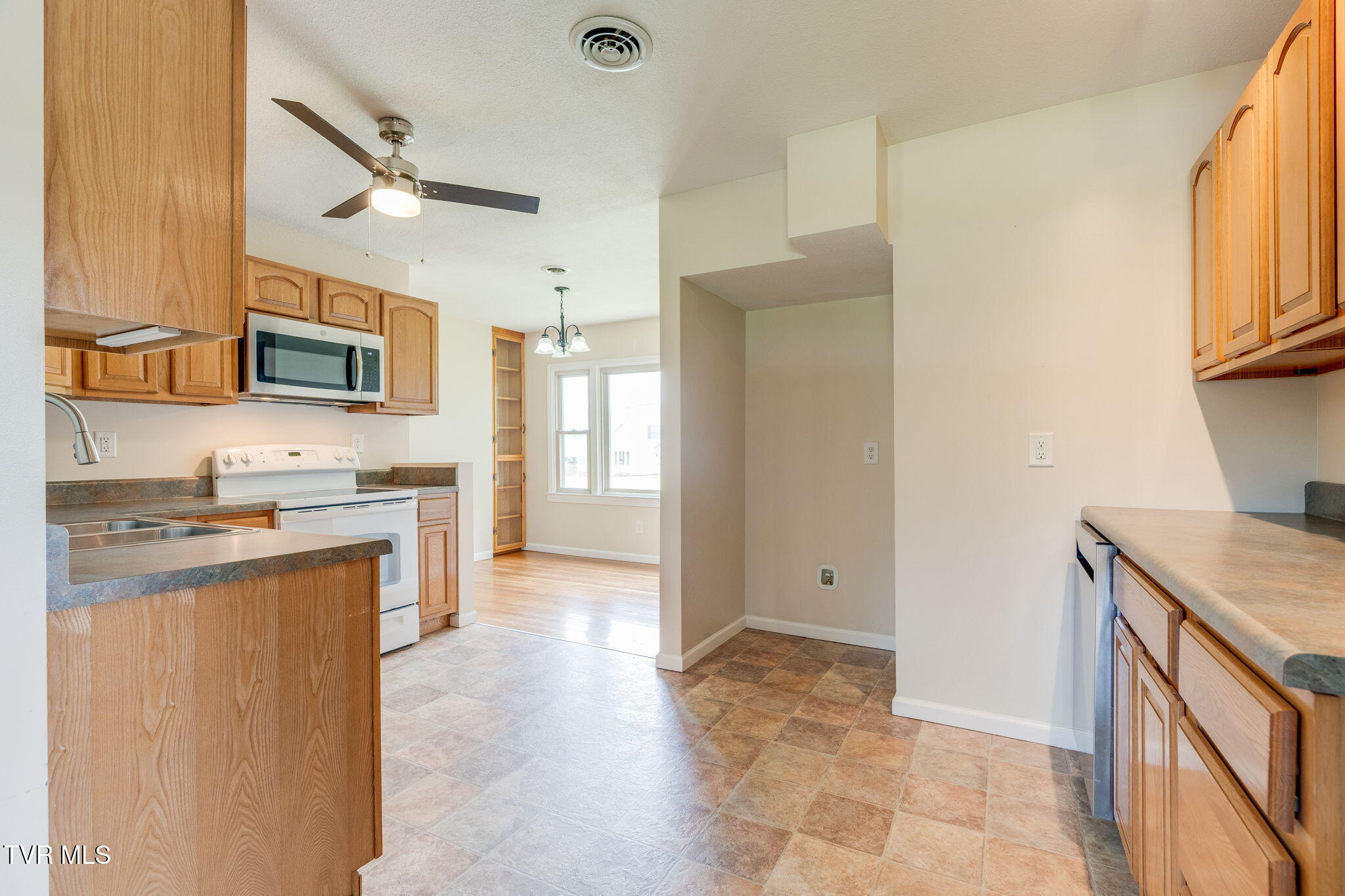 59 New Hope Road Greeneville, TN 37745 - Photo 13 of 39 012