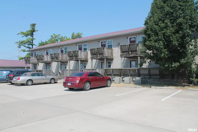 $720,000 | 405-411 East Mill Street, Unit 14, Carbondale, IL 62901