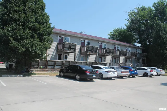 $720,000 | 405-411 East Mill Street, Unit 14, Carbondale, IL 62901