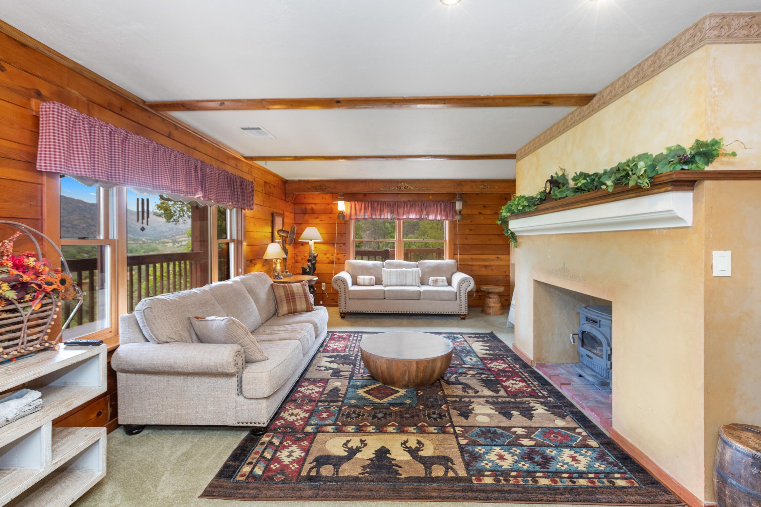 42182 Mynatt Drive Three Rivers, CA 93271 - Photo 19 of 67 Family Room 1