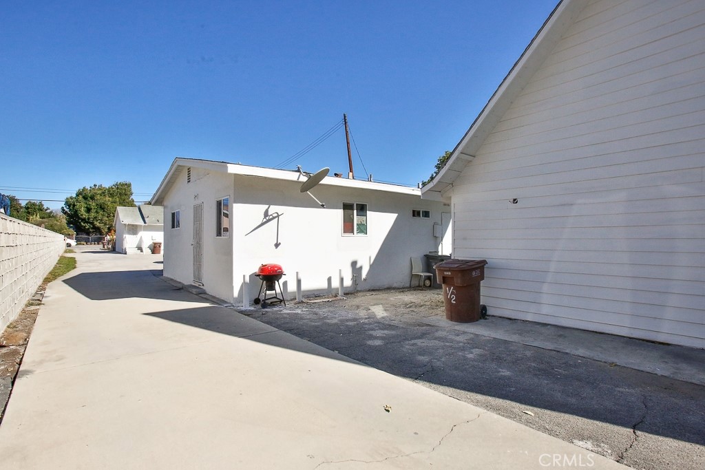 11670 Ferris Road El Monte, CA 91732 - Photo 21 of 25 a view of a outdoor space