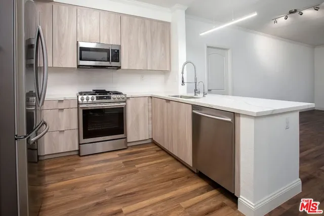 $4,544 | 5710 Crescent Park East, Unit 449, Playa Vista, CA 90094