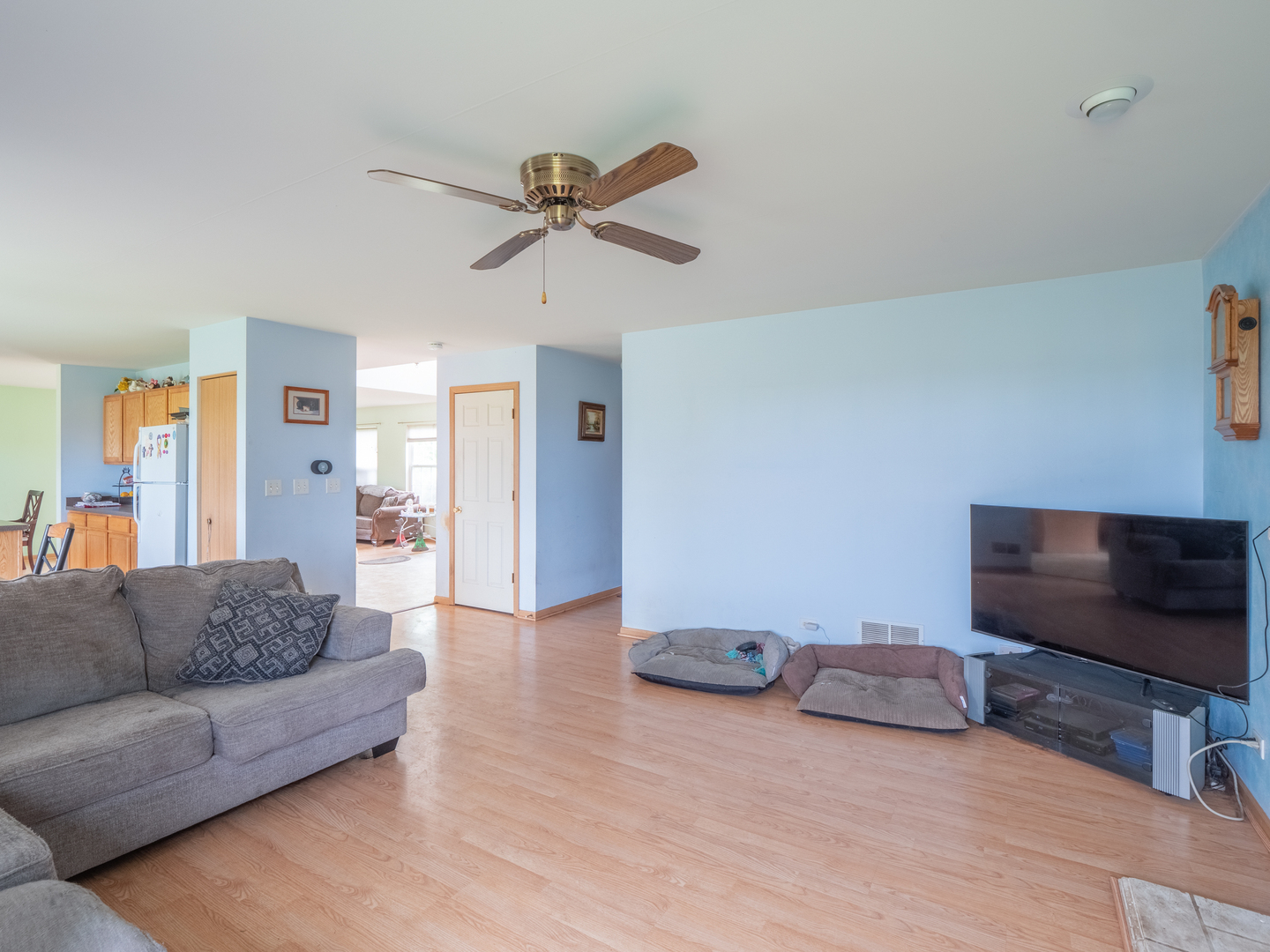 26956 West Hemlock Road Channahon, IL 60410 - Photo 6 of 17 a living room with furniture and a flat screen tv