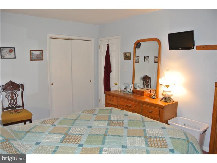 617 Mansfield Road Willow Grove, PA 19090 - Photo 11 of 18 Bedroom - Main