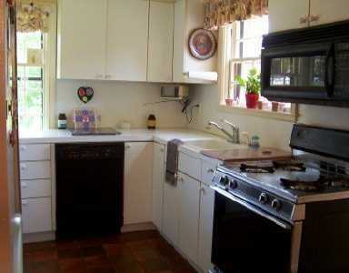 100 Sagamore Road Cranston, RI 02920 - Photo 4 of 8 Kitchen.