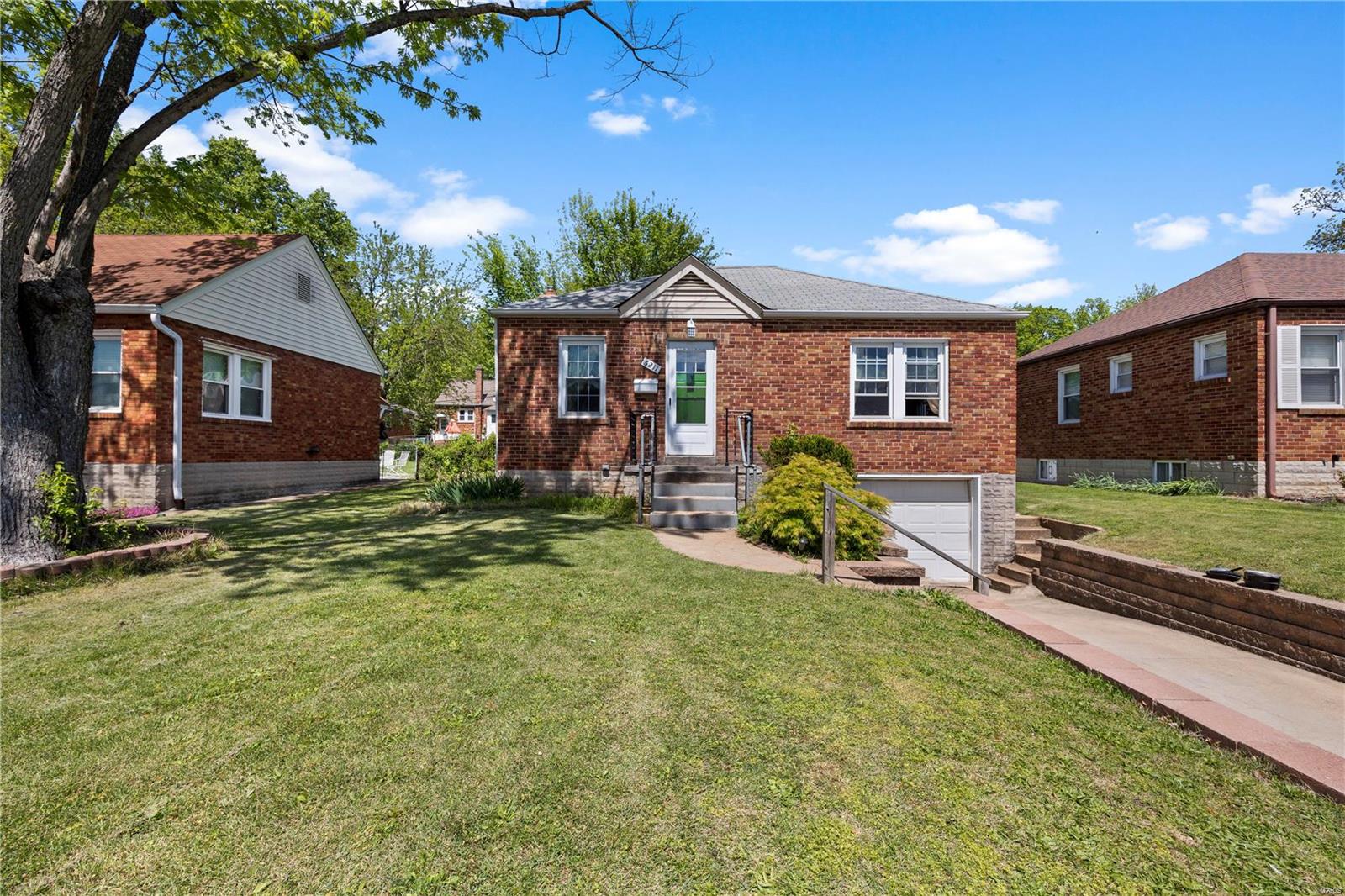 6211 Weber Road St. Louis, MO 63123 - Photo 3 of 26 Gallery Image 3