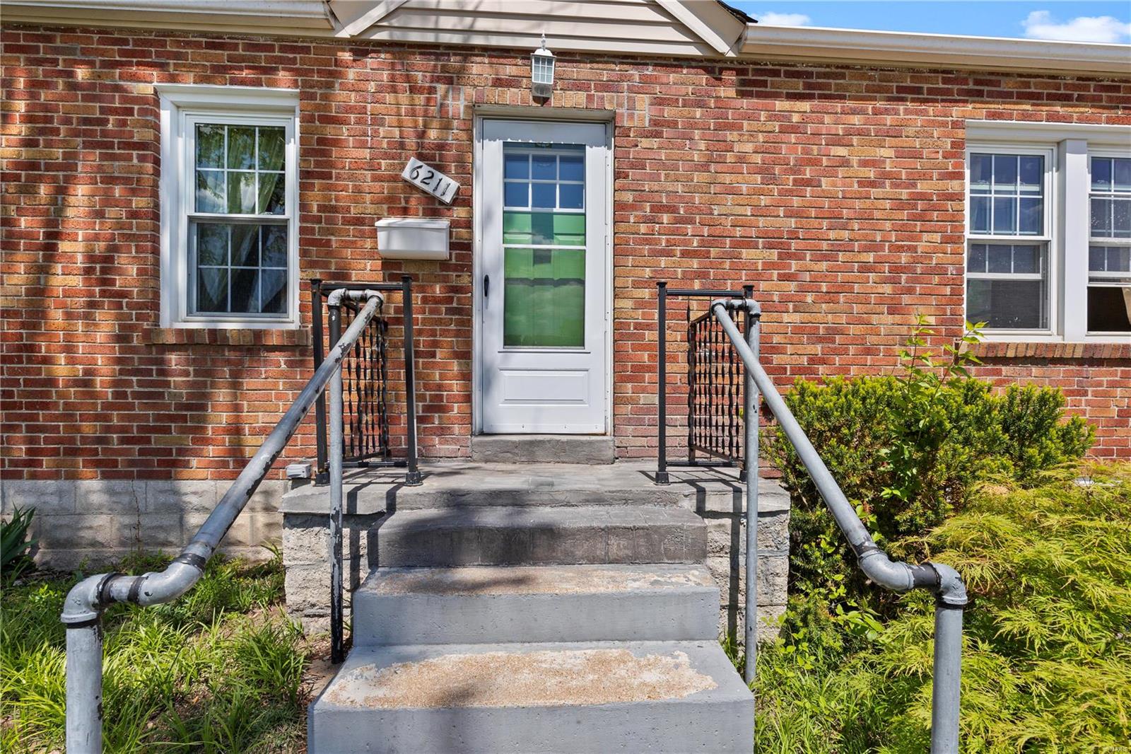 6211 Weber Road St. Louis, MO 63123 - Photo 4 of 26 Gallery Image 4