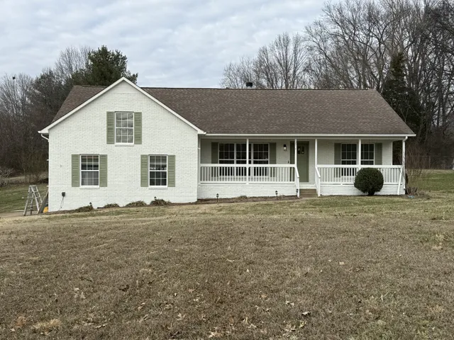 a view of a house with a backyard
