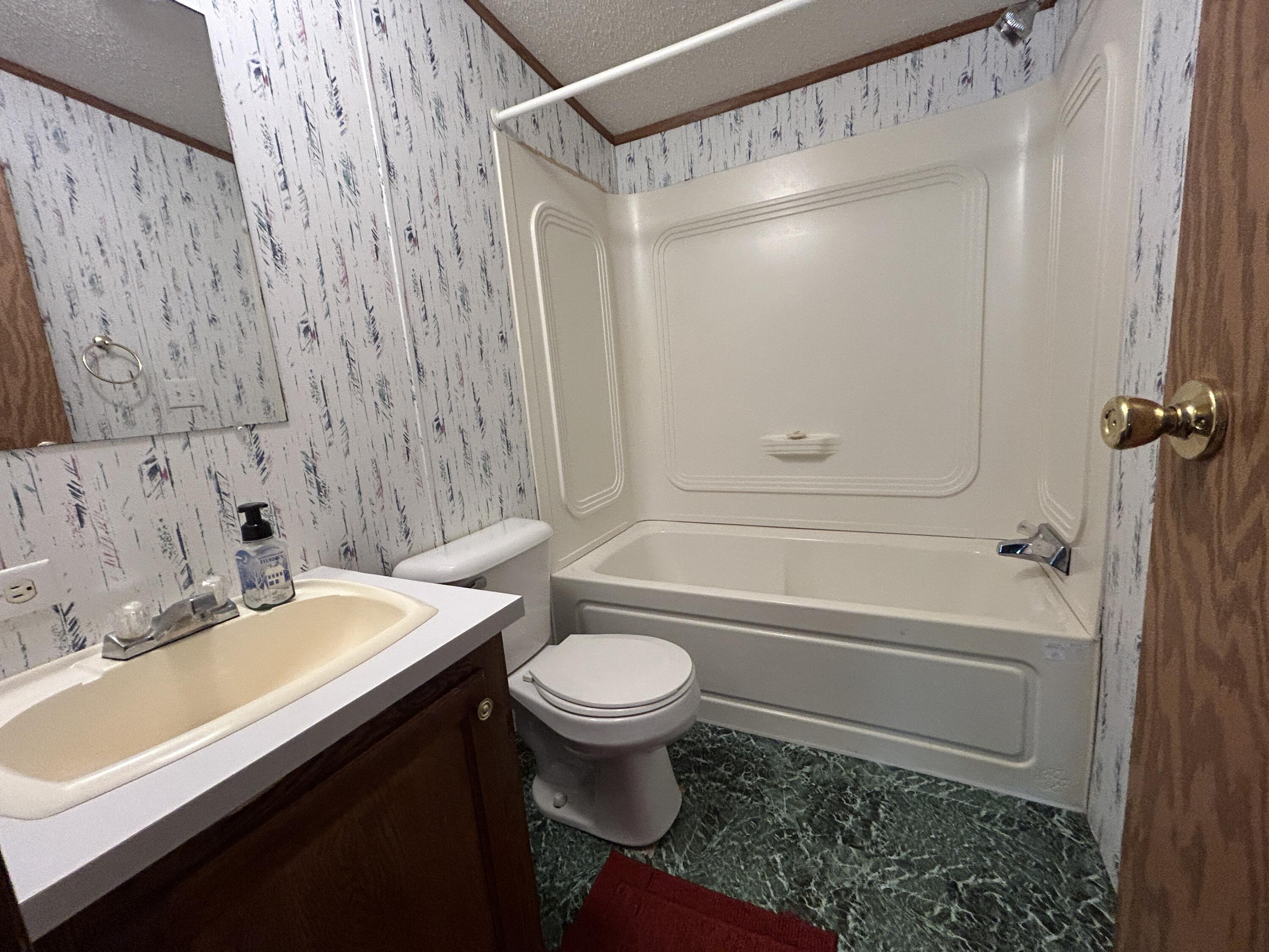 1090 Winchester Road Irvine, KY 40336 - Photo 22 of 29 Bathroom