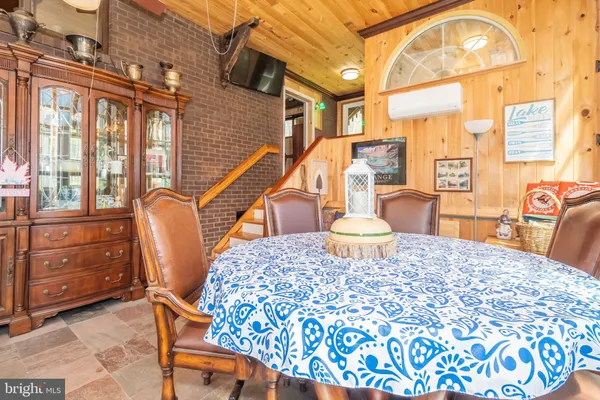 $1,400,000 | 827 Penn Point Road, Oakland, MD 21550