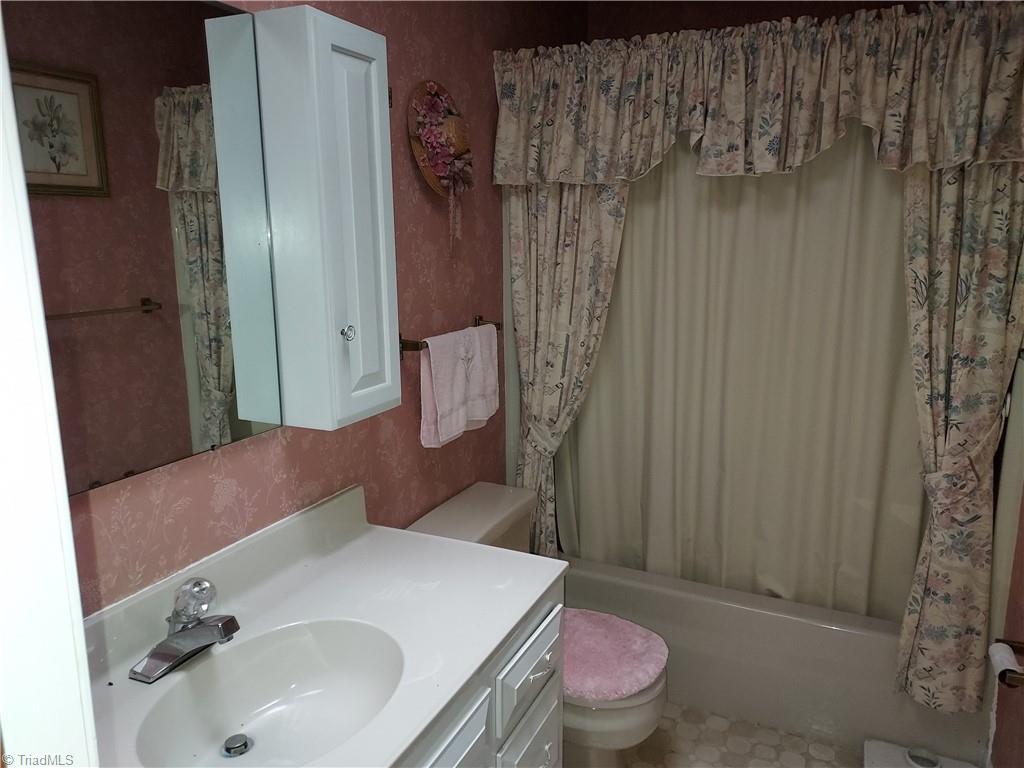 489 Old Camp Road Denton, NC 27239 - Photo 16 of 21 Upstairs full bath