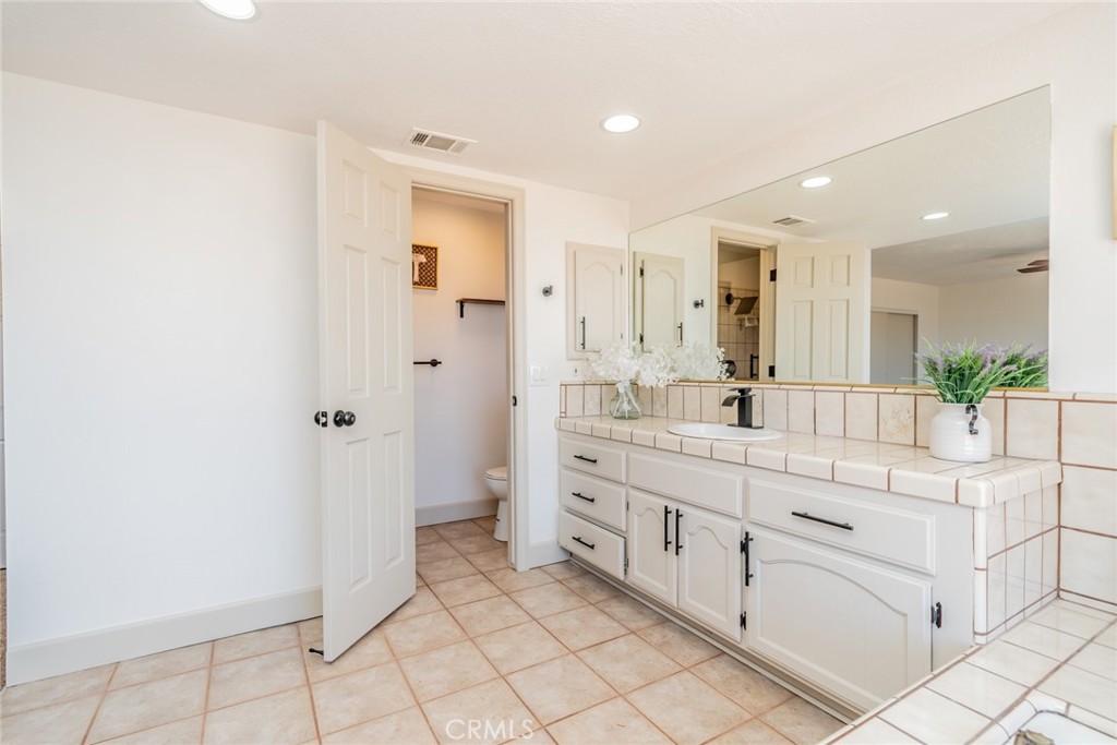 13786 Crow Road Apple Valley, CA 92307 - Photo 33 of 59 13786 Crow Rd Nugent Group Primary bathroom