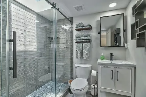 $429,950 | 700 East 43rd Street, Kansas City, MO 64110