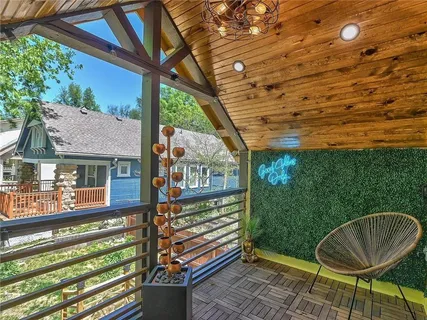 $429,950 | 700 East 43rd Street, Kansas City, MO 64110