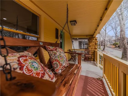 $429,950 | 700 East 43rd Street, Kansas City, MO 64110