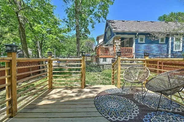 $429,950 | 700 East 43rd Street, Kansas City, MO 64110