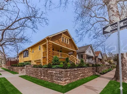 $450,000 | 700 East 43rd Street, Kansas City, MO 64110