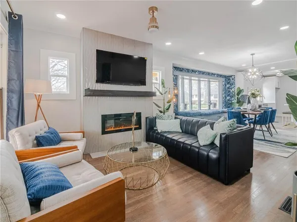 $429,950 | 700 East 43rd Street, Kansas City, MO 64110