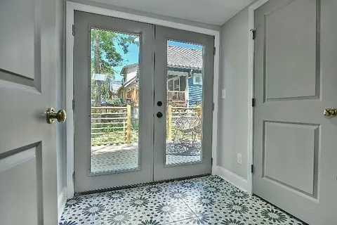 $429,950 | 700 East 43rd Street, Kansas City, MO 64110