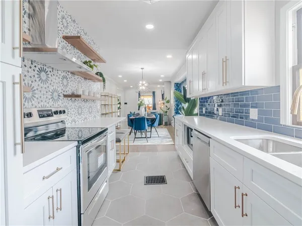 $429,950 | 700 East 43rd Street, Kansas City, MO 64110