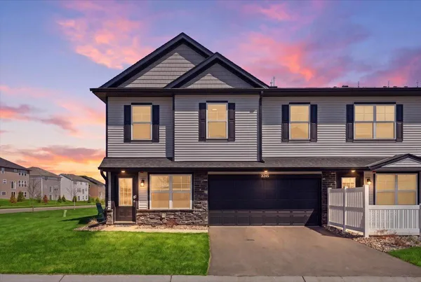 $359,900 | 5245 Long Pointe Pass, Woodbury, MN 55129