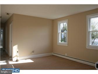 1723 Ritter Avenue Bristol, PA 19007 - Photo 4 of 6 Living Room
